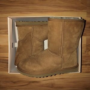 UGG AUSTRALIA